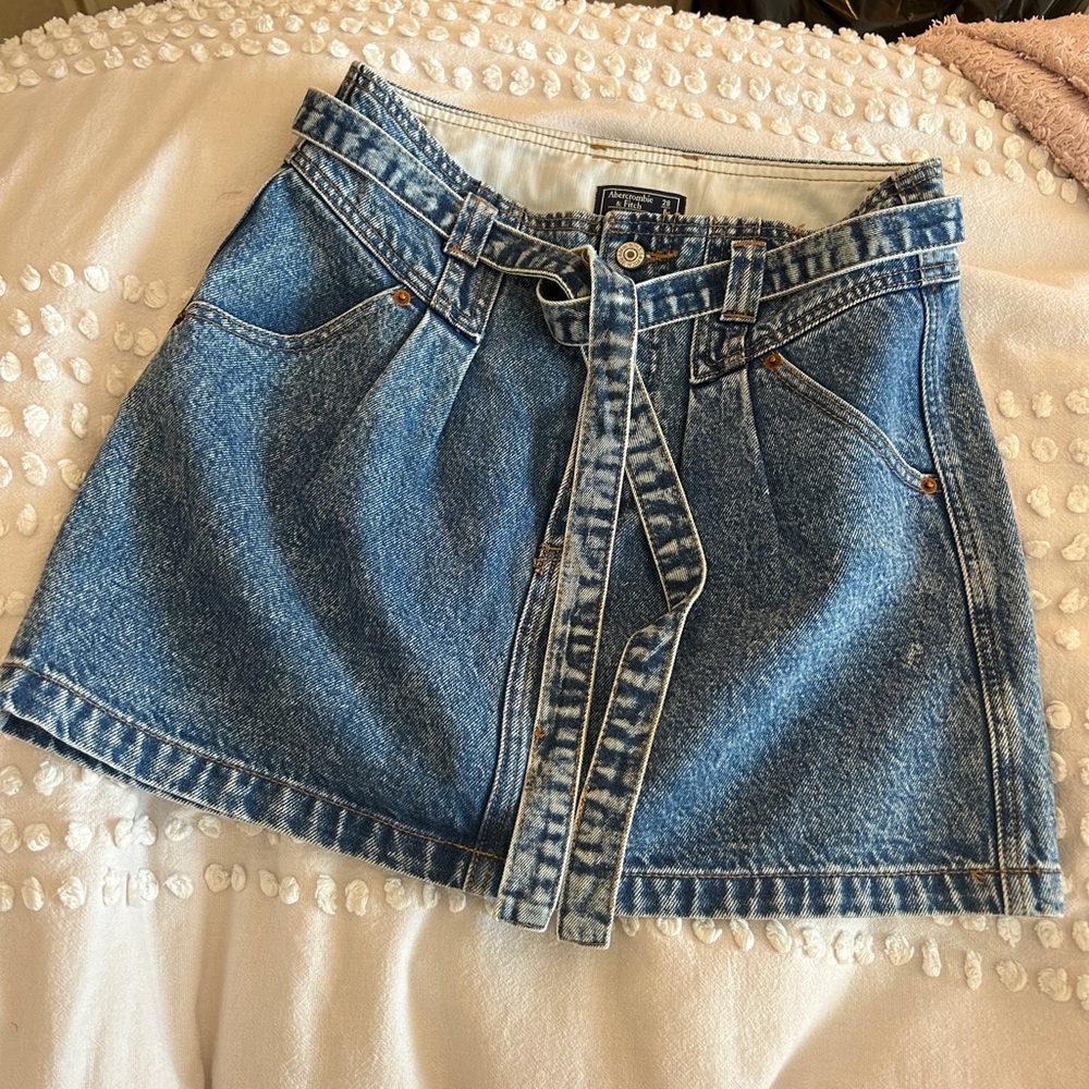 Abercrombie denim natural rise skirt size 28